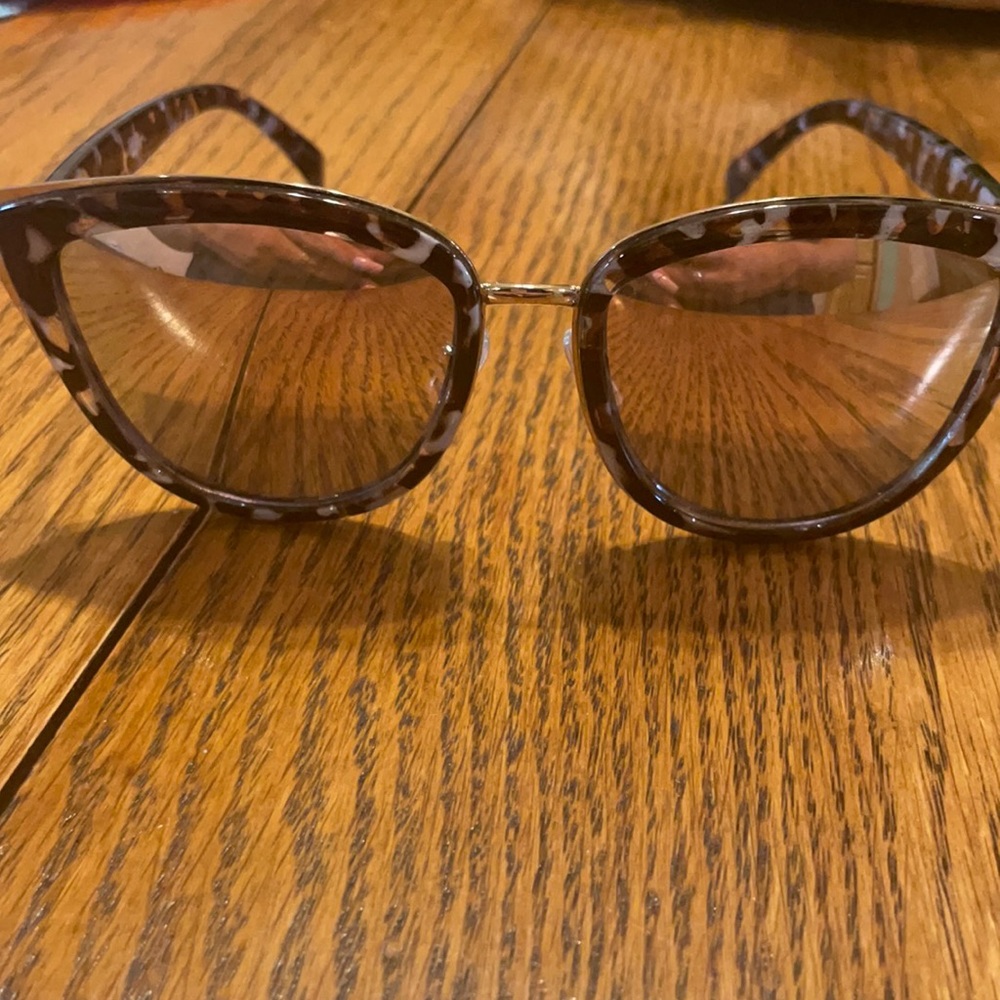 Cat eye sunglasses